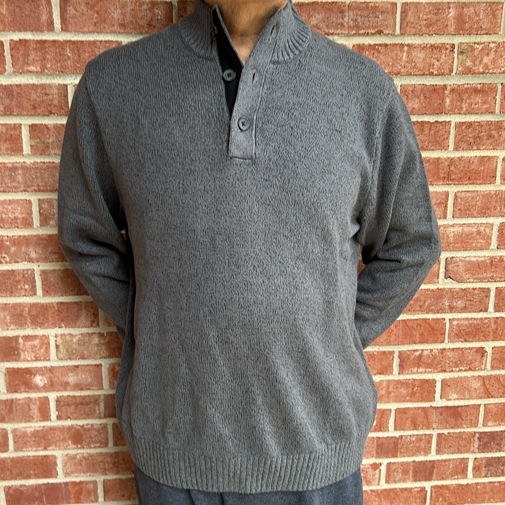 IZOD Men's Gray Mock Neck Button Top Sweater